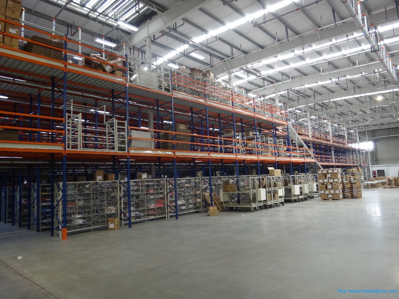 HZ-688型閣樓式貨架應用案例